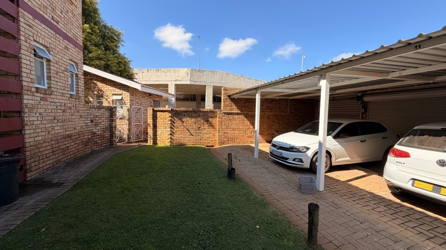 2 Bedroom Property for Sale in Kannoniers Park North West